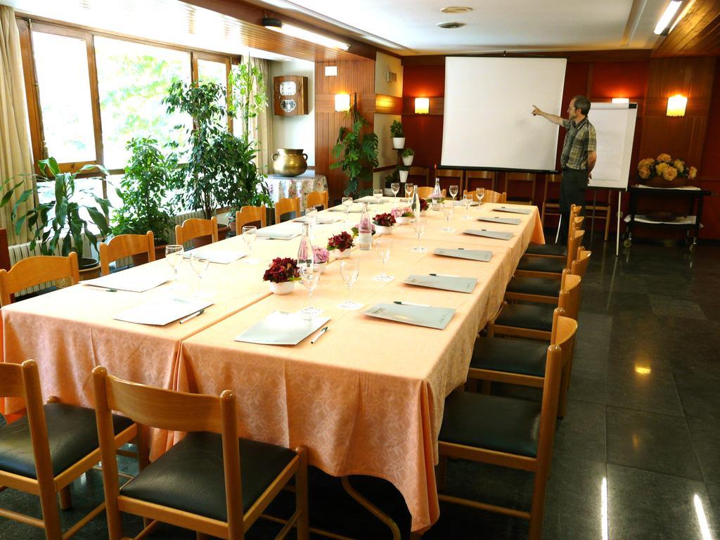 Hotel Nice La Seu d'Urgell Exterior photo