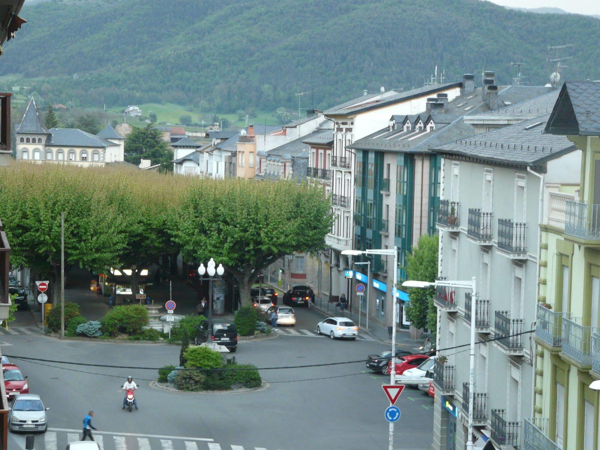 Hotel Nice La Seu d'Urgell Exterior photo
